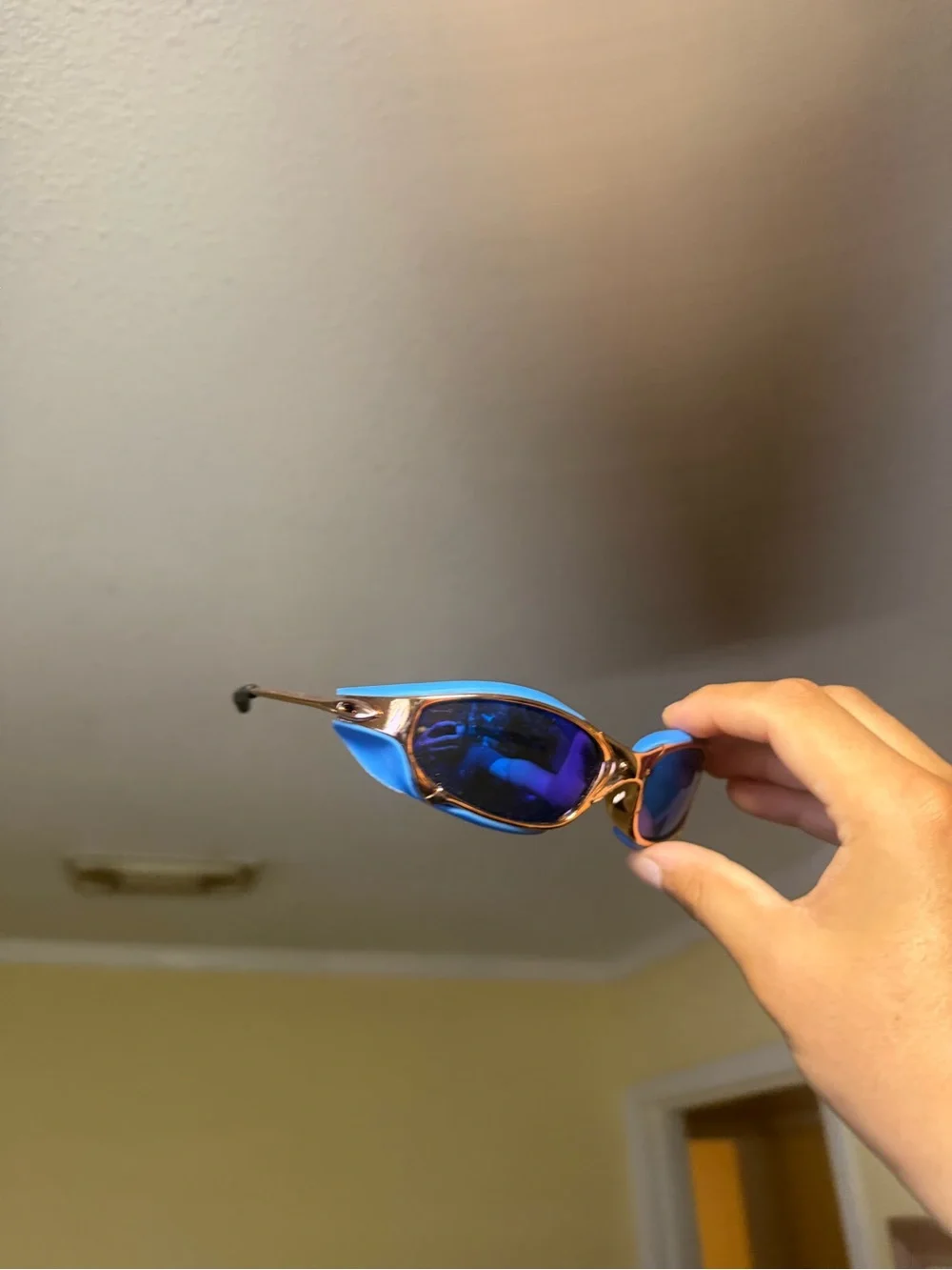 Blue Mirrored Lens Sport Sunglasses Oakleys